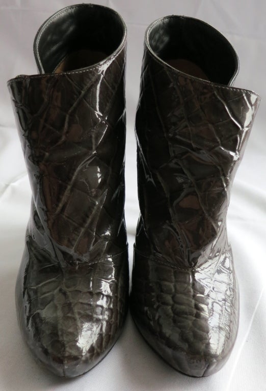 LOUIS VUITTON Patent crocodile green leather ankle boots 7