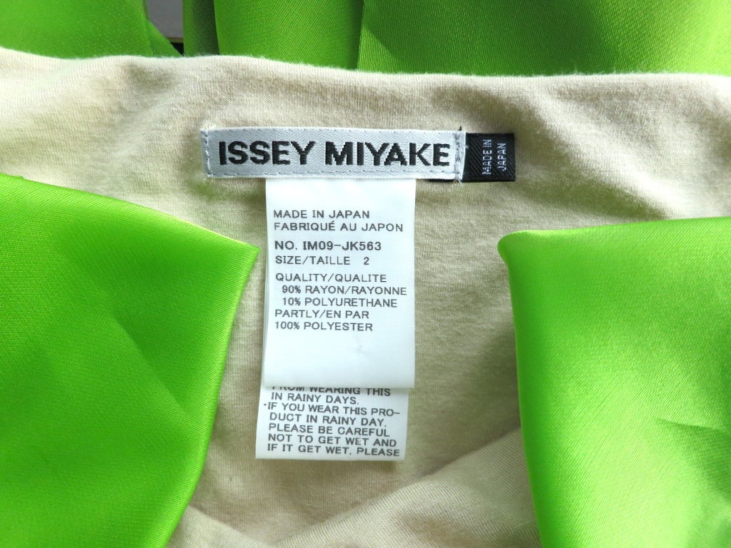 ISSEY MIYAKE green sateen pleated cascade dress For Sale 6