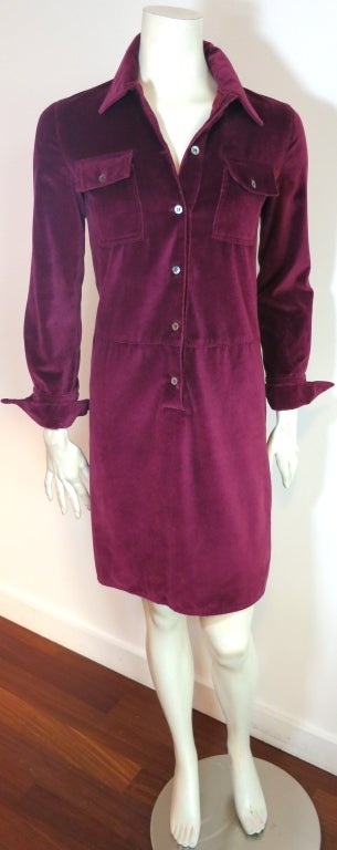 Original HELMUT LANG 1997 velvet plum shirt dress with smoked pearl button front entry.  Dual chest level flap pockets.  Fully lined.

Underarm to underarm: 17