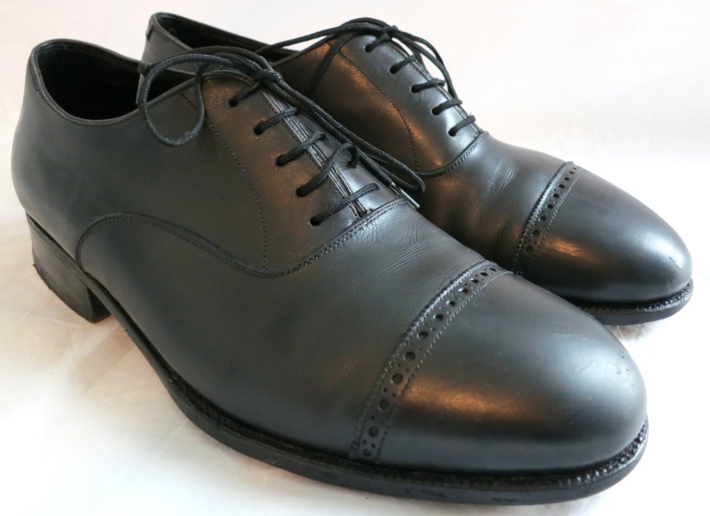 JOHN LOBB Men's bespoke cap toe leather oxford shoes