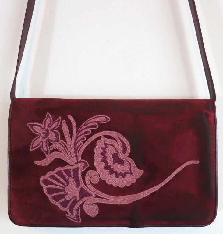 Vintage GUCCI 1970's flora embroidered deep burgundy suede purse.  Beautiful embroidered artwork at front flap face.  Snap down front closure with removable leather strap and snap detail.  Internal zipper pocket with signature crest logo, gold
