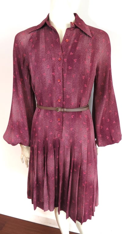 Vintage BILL TICE for MALCOLM STARR red spray floral printed chiffon dress.  Stitched down pleated construction at torso which opens into full pleated skirt.  Center front button down placket.  Volume sleeve shape.  Fully lined in pink.

In