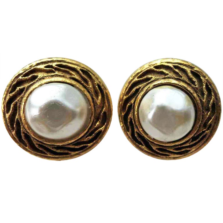 Vintage CHANEL PARIS 1980's costume pearl clip on earrings
