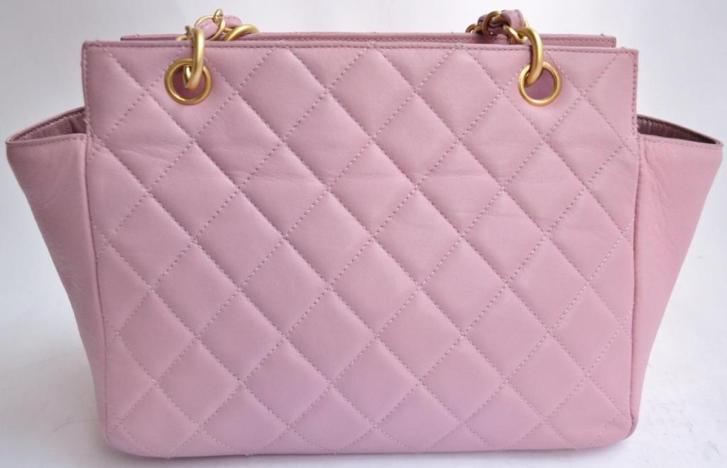 CHANEL PARIS Lilac quilted lambskin leather and gold chain handle tote purse.  Signature CC monogram logo at front with engraved logo zipper puller hardwares.  Internal zipper pocket storage with leather interior.  

In excellent