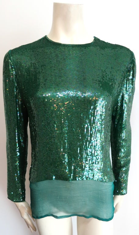 Vintage OSCAR DE LA RENTA 1970's era emerald sequin silk blouse.  The top panel and sleeves feature mini sequin embellishments.  The bottom panel is made of sheer silk chiffon.  Center back concealed zipper entry.

Underarm to underarm: 18