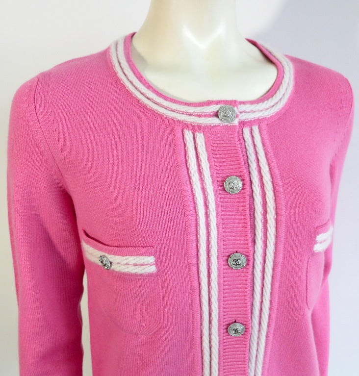 CHANEL PARIS 100% Cashmere pink & ivory cardigan In Excellent Condition In Newport Beach, CA