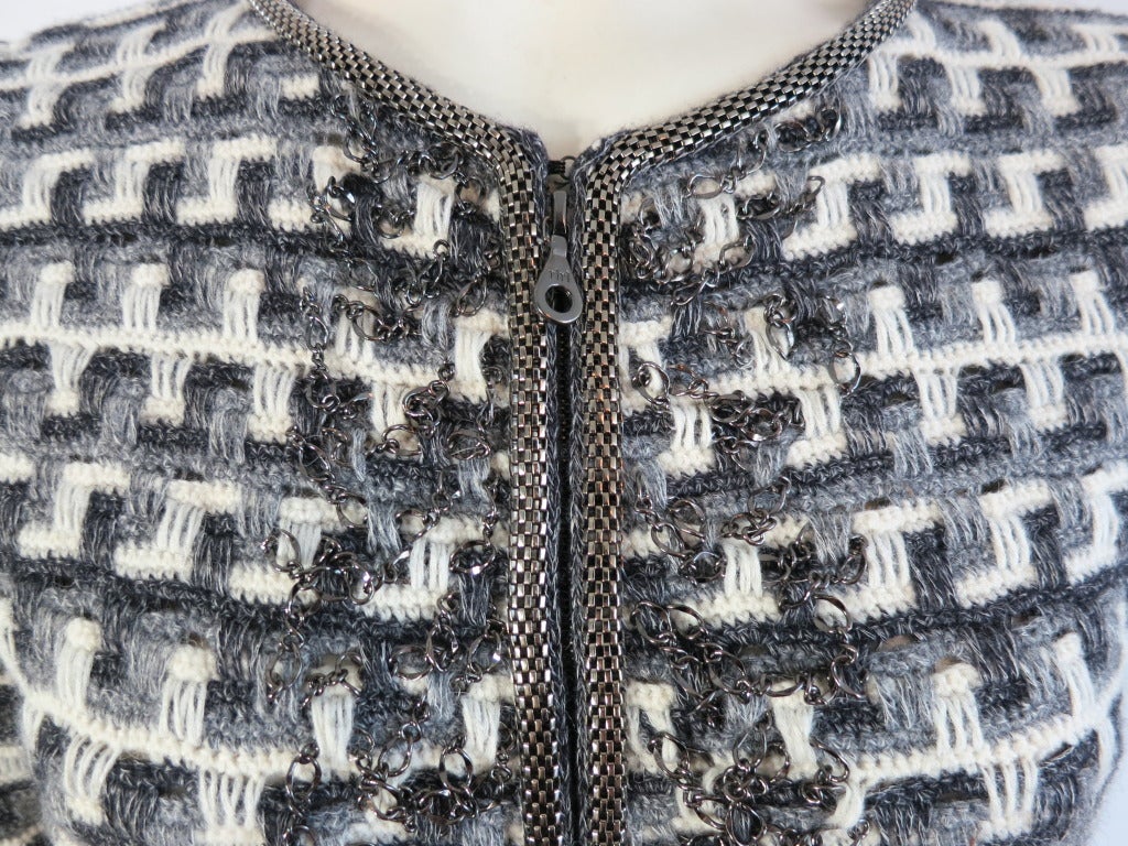 Gorgeous OSCAR DE LA RENTA chain detail merino wool & alpaca sweater knit jacket.  Metal zipper front entry with polished pewter coil chain around neckline, front opening, hem, and front waist, top pocket edges.

Pewter chain links are interlaced