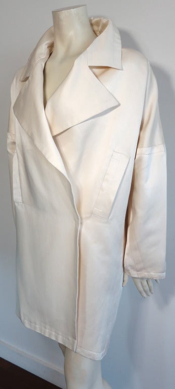 YVES SAINT LAURENT Pearl silk satin cocoon coat In Good Condition In Newport Beach, CA