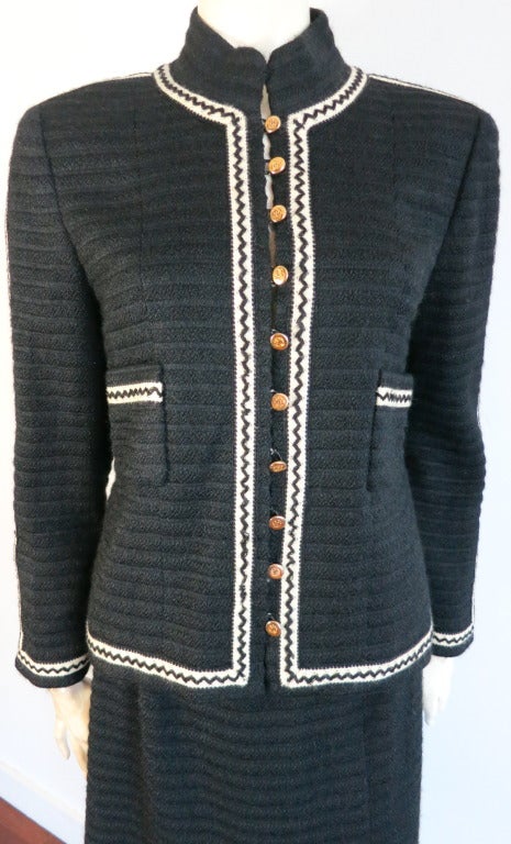 Vintage CHANEL Black & ivory zig-zag stitch skirt suit In Good Condition In Newport Beach, CA