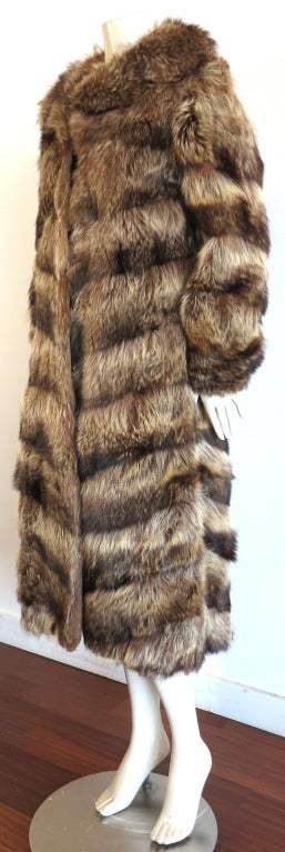 Vintage/mint REVILLON PARIS 1950's era raccoon fur coat In Excellent Condition For Sale In Newport Beach, CA