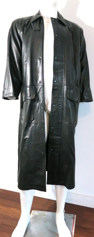 Vintage NORTH BEACH LEATHER 1980's Men's black leather trench coat designed by Michael Hoban.

Snap down front storm placket with zipper underneath.  Raglan armhole construction with oversized flap pockets at waist.  Shaped back yoke shape with