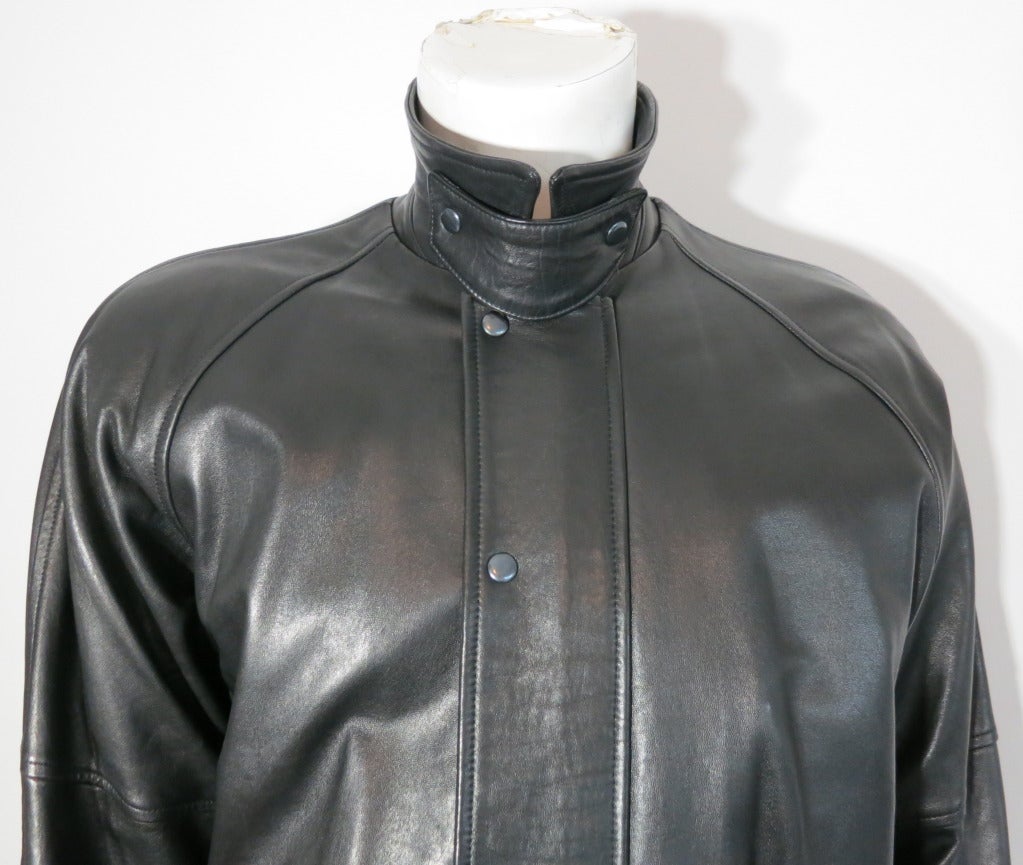 Vintage NORTH BEACH LEATHER 1980's Men's black leather trench coat In Excellent Condition In Newport Beach, CA