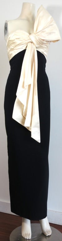 Vintage CHRISTIAN DIOR Marc Bohan ivory satin and black crepe evening dress In Excellent Condition In Newport Beach, CA