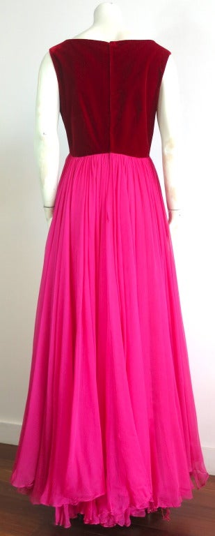 Vintage SARMI Crimson velvet & magenta silk chiffon gown In Good Condition For Sale In Newport Beach, CA