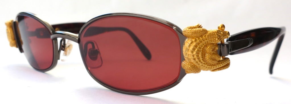 Excellent condition KIESELSTEIN-CORD 'Le Croc'  prescription sunglasses.

Gold-finish crocodile design at hinges. 

Titanium frames with tortoise style arms.

In excellent condition with no scratches or damages.

Made in Japan, as