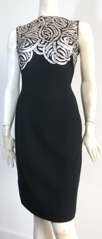 Vintage TOM AND LINDA PLATT Black crepe dress with platinum-tone sequins In Excellent Condition For Sale In Newport Beach, CA