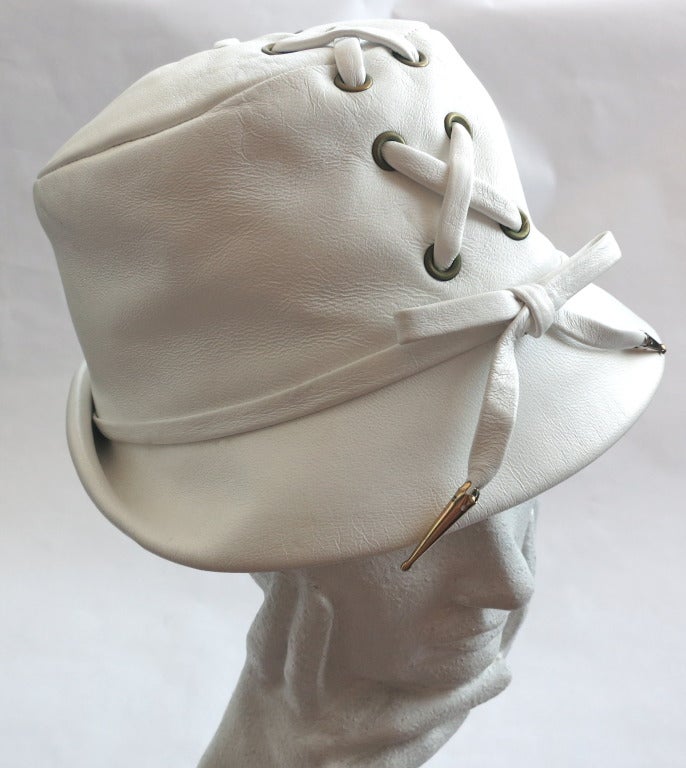 Vintage YVES SAINT LAURENT White leather 'Safari' hat In Excellent Condition In Newport Beach, CA