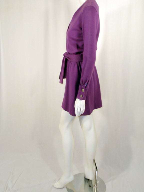 Rudi Gernreich Vintage Vestido de manga larga morado con cinturón de anudar en Excelente estado para la venta en Los Angeles, CA