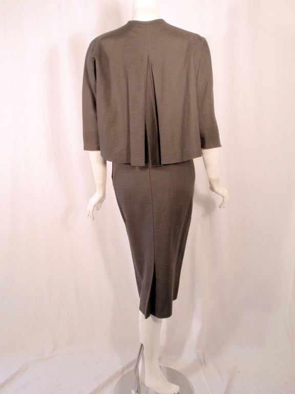 Rudi Gernreich Vintage Grauer Anzug mit Cape, Jacke & Rock im Zustand „Hervorragend“ im Angebot in Los Angeles, CA