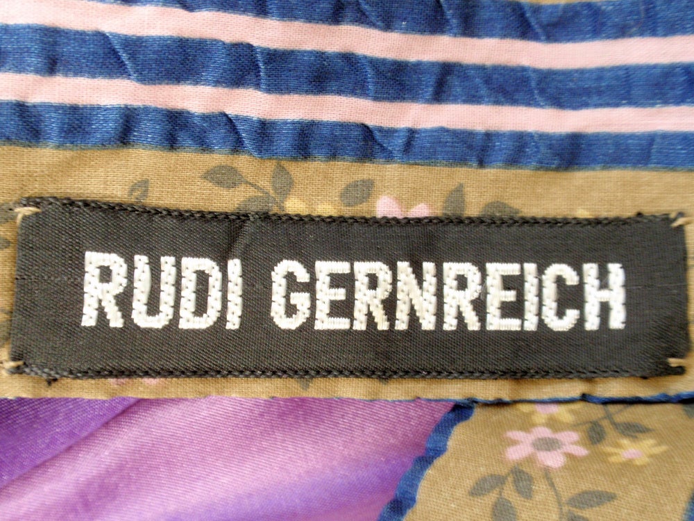 Marron Rudi Gernreich - Robe chemise marron à fleurs avec boutons en miroir en vente