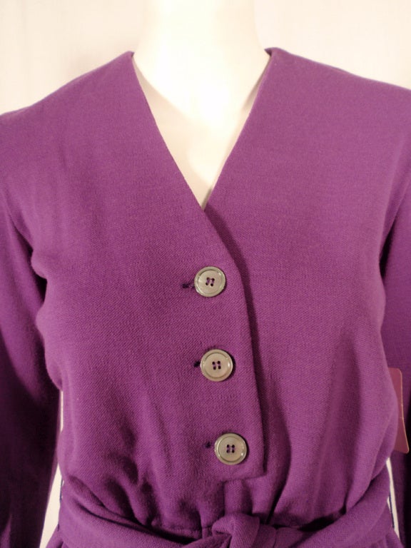 Rudi Gernreich - Robe courte manteau en maille violette avec boutons et ceinture sur le devant en vente 3