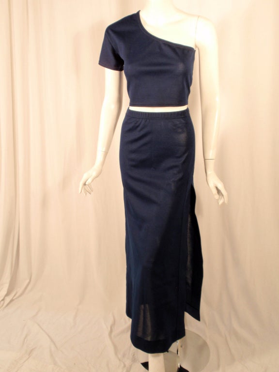Please Refer to Measurements to Ensure Good Fit:

(Vintage 1960's)

Top:

Size: 10
Bust: 32