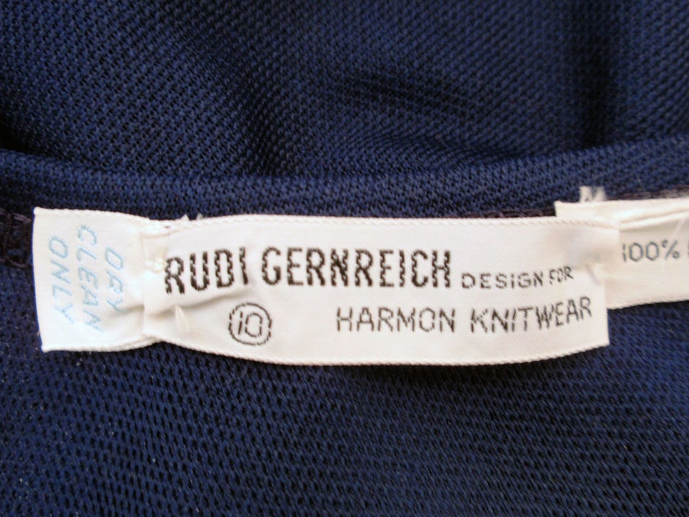 Rudi Gernreich 2 Stck. Marineblaues Oberteil mit einer Schulter/langer Rock mit Schlitz (Schwarz) im Angebot