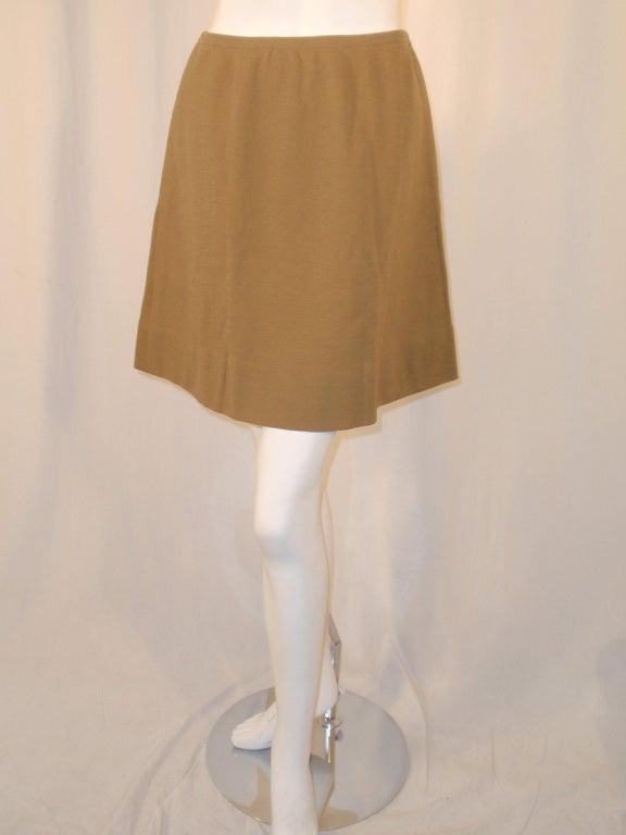 Size: 12
(Vintage 1960's - Please Refer to Measurements to Ensure a Great Fit)

Measurements: 
Waist: 24, un-stretched, 26