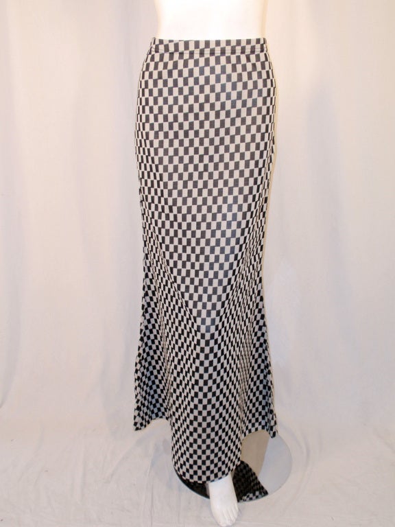 This Maxi skirt has a wonderful sexy fishtail hem and pairs well with our Rudi black jersey halter top with the gold metal neck ring.

Quantity: Two (2)

Size: 8
(Vintage 1960's - Please Refer to Measurements to Ensure a Good