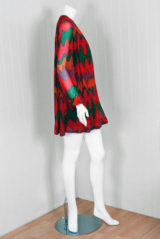 1968 Pierre Cardin Colorful Psychedelic Pleated Silk-Chiffon Mod Mini Dress In Excellent Condition In Beverly Hills, CA