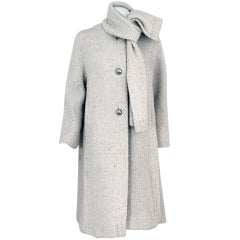 pauline Trigere:: 1960 - Manteau swing en laine ivoire-crème à col écharpe