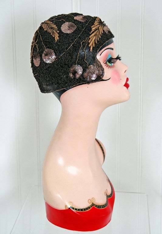 1920's Metallic Cherries Novelty Sequin Embroidery Gold-Lame Cloche Hat In Excellent Condition In Beverly Hills, CA
