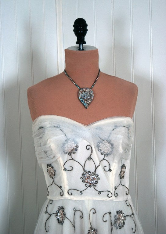 Gris Vintage 1950's Bergdorf Goodman Ivory Sequin Embroidered Tulle Strapless Gown en vente