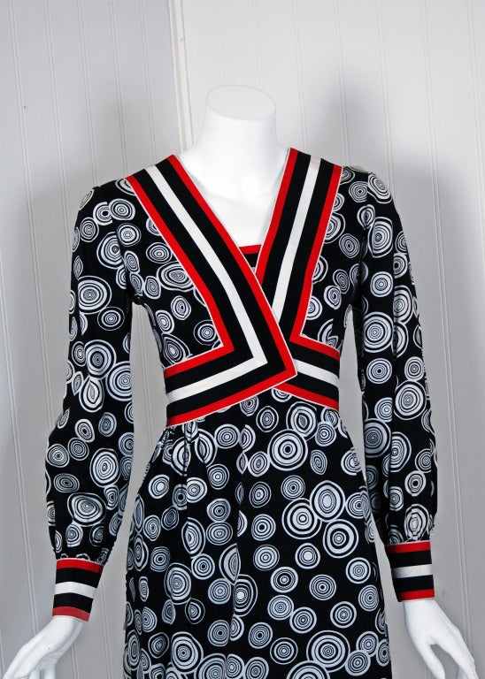 1960's Sarmi Graphic Print Black White Red Op-Art Silk Mod Dress In Excellent Condition In Beverly Hills, CA