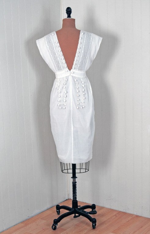 Vestido de sol de corte bajo en algodón y encaje blanco nítido de Chloe de los años 70 2
