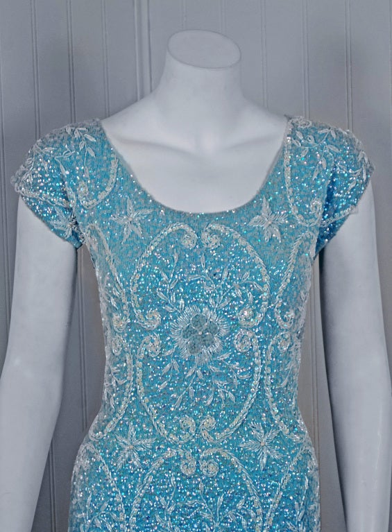 1950er Gene Shelly Babyblaues perlenbesetztes Pailletten-Cocktailkleid Damen