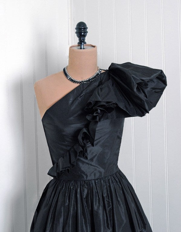 1970's Bill Blass One-Shoulder Sculpted Black Silk Cocktail Party Dress In Excellent Condition In Beverly Hills, CA