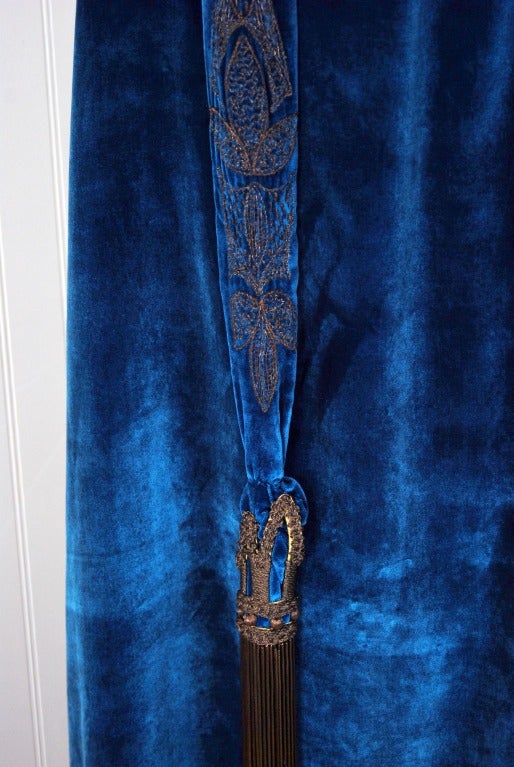 Women's 1920's Sapphire-Blue Metallic Embroidered Velvet Flapper Cape