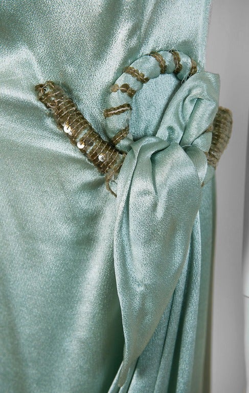 1930's Meerschaum Seide-Satin Pailletten drapiert griechische Göttin Kleid im Zustand „Hervorragend“ in Beverly Hills, CA