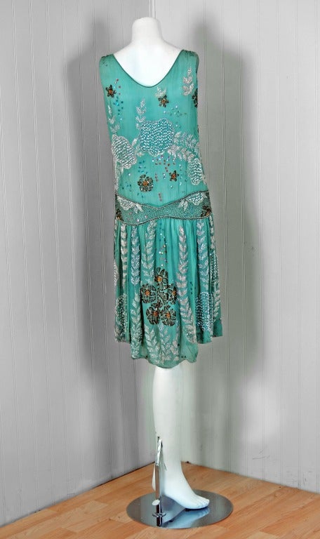 1920's Türkis-Blaues Perlen Pailletten Metallisch Gefädeltes Scenic Flapper Kleid 1