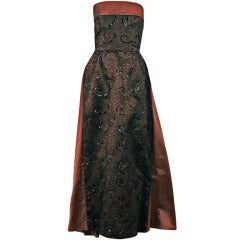 1940's Don Loper Seide-Satin & Pailletten Chantilly-Spitze Trägerloses Kleid mit Schleppe