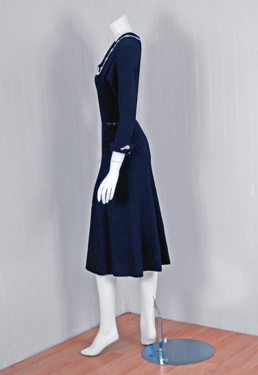 1940's Elegant Beaded Navy-Blue Hourglass Hand-Knit Wool Swing Dress In Excellent Condition In Beverly Hills, CA