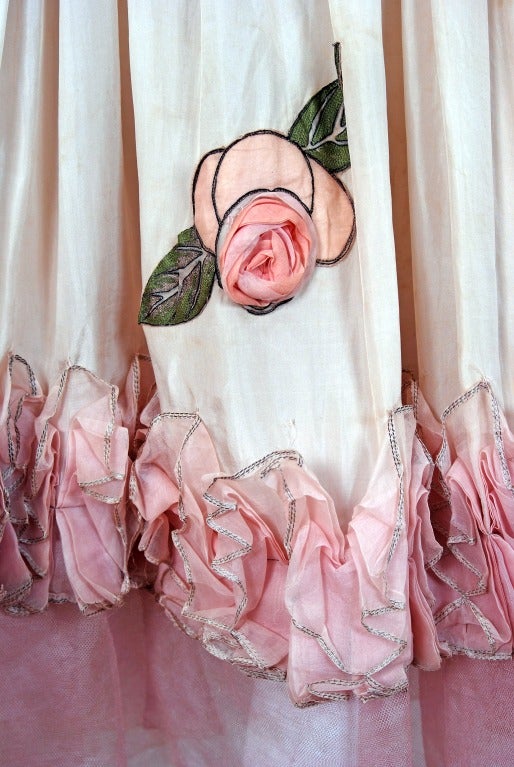 1924 Jeanne Lanvin Haute-Couture Applique Roses Robe De Style Silk Dress In Excellent Condition In Beverly Hills, CA
