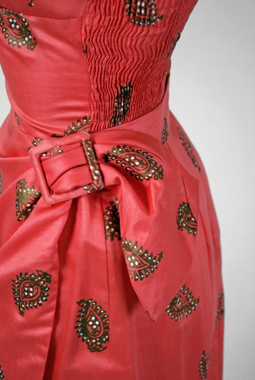 1950's Alfred Shaheen Hawaiian Pink Cotton Shelf-Bust Wiggle Sarong Dress In Excellent Condition In Beverly Hills, CA
