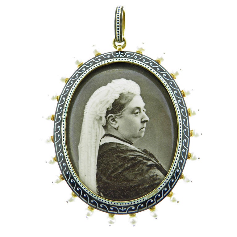 CARLO GIULIANO Queen Victoria Royal Presentation Locket