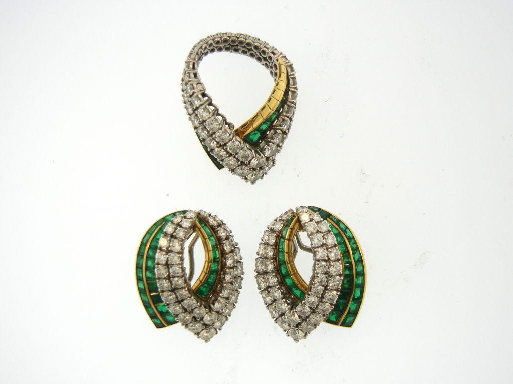 French 1970's Exceptional Emerald & Diamond Suite For Sale 1