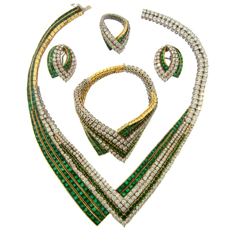French 1970's Exceptional Emerald & Diamond Suite For Sale