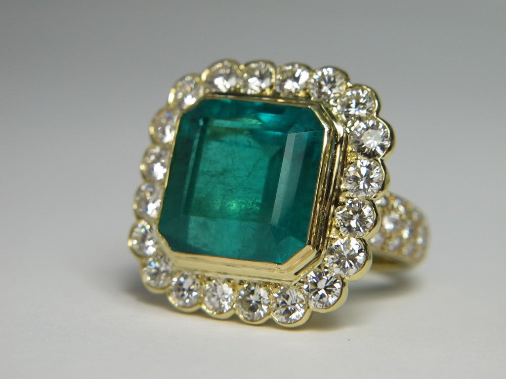 18k Gold Diamond Colombian Emerald ring.The weight of the colombian emerald is 17.50 carats and the weight of the diamond is 3.50 carats.