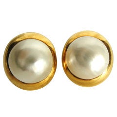 DAVID WEBB Opposing Pair Mobe Pearl Gold Earrings