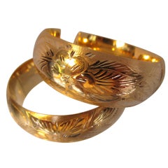 Vintage Classic Chic Pair of large Gold Bangles